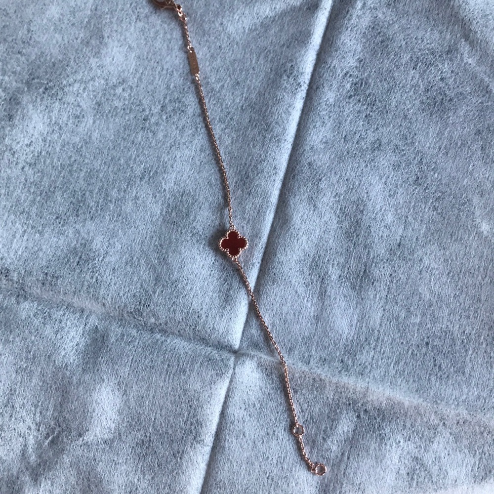Rose gold bracelet with Carnelian clover